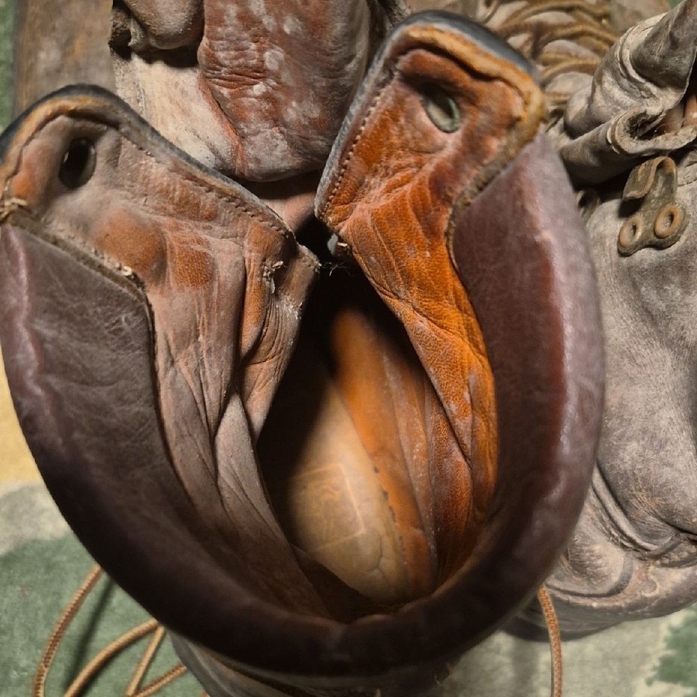 Rugged Men's Tan Leather Boots - Picture 7 of 12